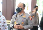 Dengan-Pesawat,-Satgas-Damai-Cartenz-Kirim-Bantuan-Bibit-Babi-ke-Warga-Yahukimo