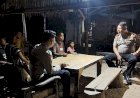 Cipta-Kondisi-Malam-Hari,-Kapolsek-Pandawai-Turun-Langsung-Sambangi-Warga