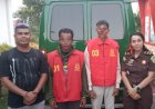 Aksi-Lempar-Rumah-Berujung-Hukum:-Dua-Tersangka-di-Sumba-Timur-Dilimpahkan-ke-Kejaksaan
