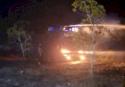 Dapat-Informasi-Warga,-Polres-Sumba-Timur-Kerahkan-Water-Cannon-Padamkan-Kebakaran-Lahan-di-Laendeha