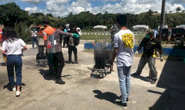 Tiba-di-Bandar-Udara-UMK,-Penumpang-Pesawat-Disterilisasi-Oleh-Tim-Gabungan