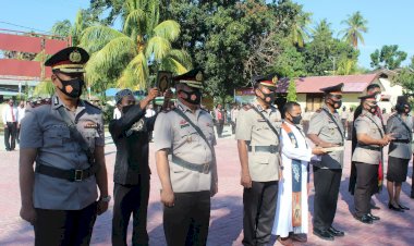 Jabatan-Wakapolres,-Kabag-Ops-dan-Kabag-Sumba-Polres-Sumba-Timur-Diserahterimakan