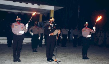 Kapolres-Pimpim-Apel-Kehormatan-dan-Renungan-Suci-di-TMP-Umbu-Ndawa-Kareuk