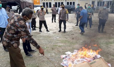 Kapolda-NTT-Turut-Saksikan-Pemusnahan-Surat-Suara-Rusak-di-KPU-Sumba-Timur