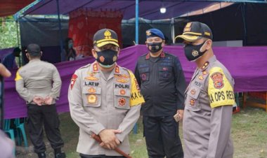 Kapolda-NTT-Tinjau-Langsung-Suasana-Pemungutan-Suara-di-Sejumlah-TPS-di-Sumba-Timur