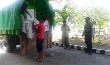 Polres-Sumba-Timur-Mulai-Kawal-Kotak-Suara-Dari-PPK-ke-KPUD-Sumba-Timur