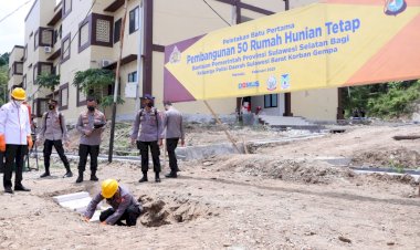 Gubernur-Sulsel-dan-Kapolri-Resmikan-Pembangunan-Rumah-Polisi-Korban-Gempa-di-Sulbar