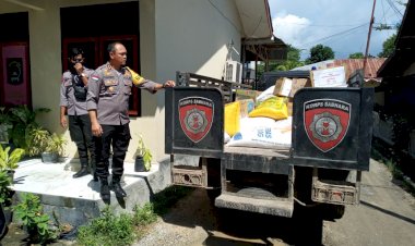 Polres-Sumba-Timur-Droping-Bantuan-Bencana-Untuk-Warga-Pulau-Salura