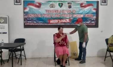 Bhayangkari-Sumba-Timur-Terima-Vaksinasi-Covid-19-Jenis-Astra-Zeneca