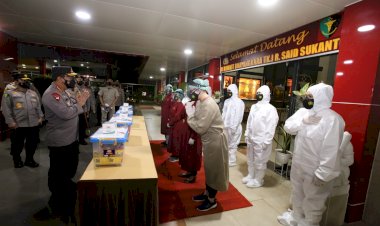 Kapolri-Cek-Pasien-Covid-19-Terlayani-dengan-Baik-di-RS-Polri-dan-Berikan-Bansos-ke-Nakes