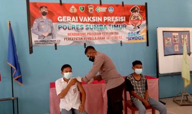 Vaksin-Go-To-School,-Polres-Sumba-Timur-Sambangi-SMKN-5-Waingapu,-Target-500-Dosis-Vaksin