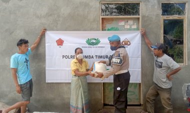 Salurkan-Beras-Ke-Warga,-Kapolsek-Kahuanga-Eti-Himbau-Masyarakat-Pentingnya-Vaksinasi