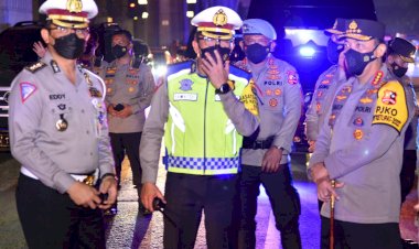 Kapolri-Tinjau-Langsung-Tol-Cikampek,-Pastikan-One-Way-Contraflow-Berjalan-Lancar