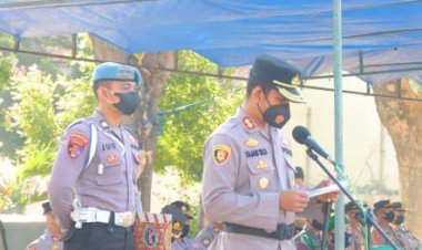 Kapolres-Sumba-Timur-AKBP-Fajar-Widyadharma-L.-S.,-S.-I.-K,-Pimpin-Apel-Gelar-Pasukan-Operasi-Patuh-Turangga-2022