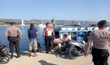 Patroli-Rutin-,-Sat.-Samapta-Polres-Sumba-Timur-Ajak-Jaga-Kamtibmas