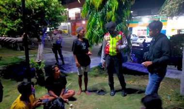 Melalui-Patroli-Rutin,-Polres-Sumba-Timur-Imbau-Warga-Jaga-Kamtibmas