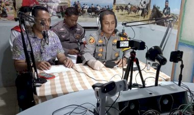 Kapolres-Sumba-Timur-Ngobrol-Bareng-dan-Sampaikan-Rekayasa-Lalin-Di-Malam-Tahun-Baru