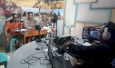 Lewat-Radio-Maxfm,-Polres-Sumba-Timur-Sosialisasi-Operasi-Rutin-Kepolisian-Tahun-2023