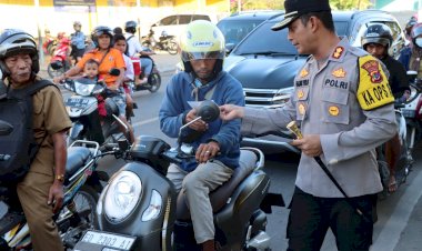 NTT-Darurat-TPPO,-Kapolres-Sumba-Timur-Keluarkan-Surat-Imbauan-dan-Sebar-Pamflet.