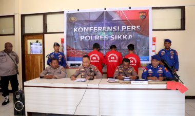 Sat-Polairud-Ungkap-Penangkapan-Ikan-Dengan-Menggunakam-Bahan-Kimia,-Polres-Sikka-Gelar-Konferensi-Pers.