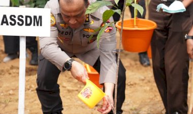 SSDM-Polri-Gelar-Bakti-Sosial,-Bakti-Kesehatan,-Tanam-Pohon-dan-Akan-Bangun-Sekolah-SMA-Taruna-Bhayangkara-di-Gunung-Sindur,-Bogor.