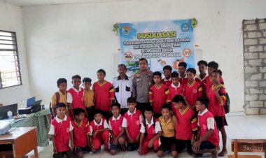 Datangi-SMP-Negeri-Satap-Praimarada,-Ipda-Marius-Lakukan-Hal-Ini-...