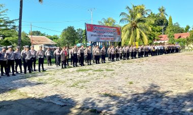 Pimpin-Apel-Konsolidasi-Personil-PAM-TPS,-Kapolres-Sumba-Timur-Ucapkan-Terima-Kasih-Pada-Anggotanya.