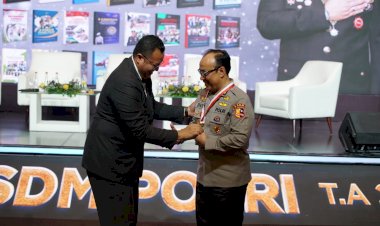 Irjen-Dedi-Raih-Rekor-MURI-Perwira-Tinggi-Polri-Penulis-Buku-Terbanyak