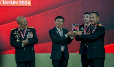 Sespim-Lemdiklat-Polri-Gelar-Kegiatan-Pemberian-Rekor-MURI-Untuk-Literasi-dan-Art-Policing-Lukisan