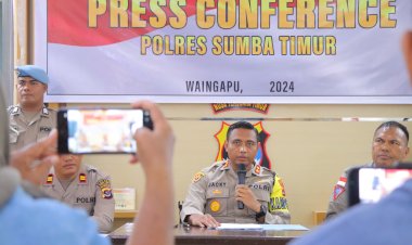 Kapolres-Sumba-Timur-Sampaikan-Konferensi-Pers-Kasus-Laka-Lantas.