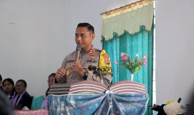 Minggu-Kasih-Pertama-Di-Gereja-Kristen-Sumba-Manubara,-Kapolres-AKBP-E.-Jacky-Sampaikan-Hal-Ini