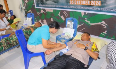 Kapolres-Sumba-Timur-Ikut-Donor-Darah-Dalam-Rangka-HUT-TNI-ke-79