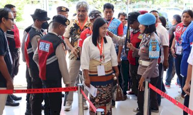 Rapat-Pleno-Penetapan-Nomor-Urut,-Polres-Sumba-Timur-Beri-Pengamanan-Maksimal-Dan-Humanis