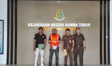 Penyidik-Polres-Sumba-Timur-Serahkan-JHD-Ke-JPU