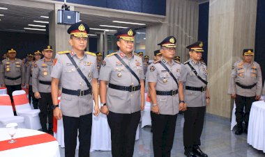 Irjen-Sandi-Pimpin-Sertijab-PJU-Baru-Humas-Polri