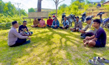 Polsek-Paberiwai-Gelar-Kegiatan-Jumat-Curhat-Dengan-Warga-Desa-Kananggar