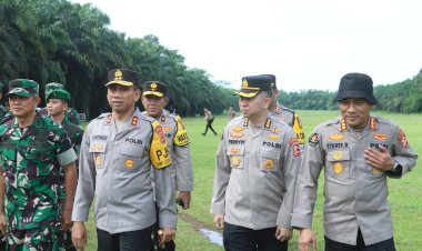 Kapolda-Jabar-Tinjau-Lokasi-Bencana-di-Sukabumi-dan-Salurkan-Bantuan