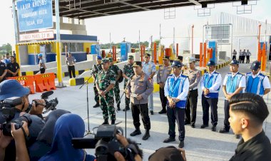 Persiapan-Pengamanan-Natal-Tahun-Baru,-Kapolri-dan-Panglima-TNI-Tinjau-Gerbang-Tol-Prambanan
