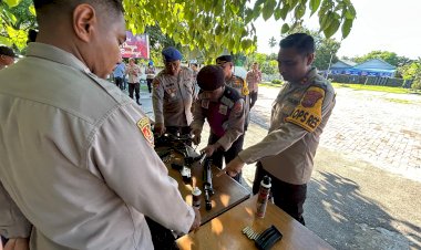 AKBP-E.-Jacky-T.-Umbu-Kaledi,-Pimpin-Pemeriksaan-Senpi-Dinas-di-Mako-Polres-Sumba-Timur