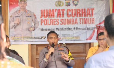 Jumat-Curhat-di-Wangga:-Kapolres-Sumba-Timur-Dorong-Kolaborasi-dalam-Menjaga-Keamanan