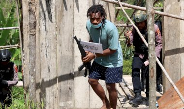 Satgas-Ops-Damai-Cartenz-Secara-Profesional-Gelar-Rekonstruksi-Keterlibatan-Nikson-Matuan-Saat-Penembakan-Anggota-Brimob