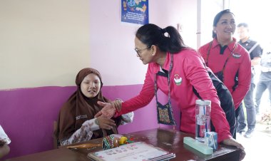 Ny.-Juliati-Sigit-Prabowo-Kunjungan-ke-SLB-Kemala-Bhayangkari-2-Gresik