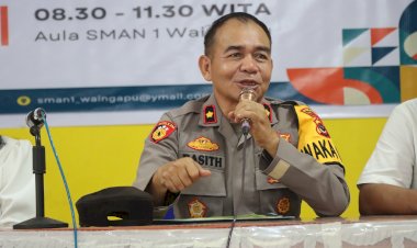 Wakapolres-Sumba-Timur-Jadi-Narasumber-Sosialisasi-Pencegahan-Perundungan-di-SMA-Negeri-1-Waingapu