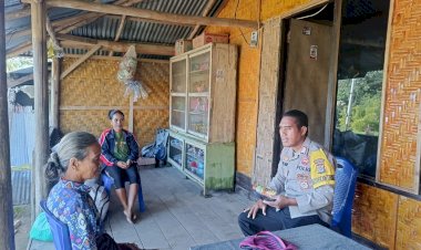 Bhabinkamtibmas-Desa-Katikuwai-Sambangi-Warga-Desa-Praibokul,-Sampaikan-Imbauan-Penting