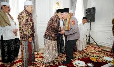 Kunjungi-Buntet-Pesantren-Cirebon,-Kapolri-Silaturahmi-ke-Dewan-Sepuh-hingga-Resmikan-Pondok