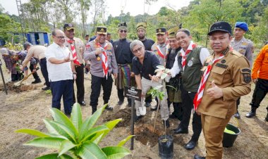 Rocky-Gerung:-Polisi-Itu-‘Pohon-Lindung-Seluruh-Indonesia
