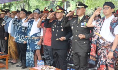 Kapolres-Sumba-Timur-Hadiri-Upacara-Hardiknas-2025-di-Lapangan-Pahlawan-Waingapu