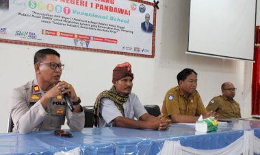 Iptu-Frensen-Berikan-Pesan-Kamtibmas-pada-Momen-Kelulusan-Siswa-Siswi-SMKN-I-Pandawai