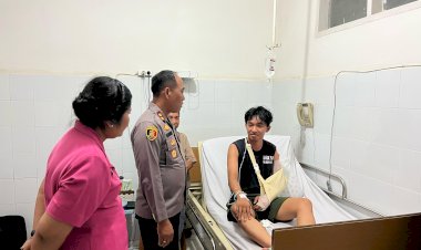 Kapolres-Sumba-Timur-dan-Ketua-Bhayangkari-Jenguk-Personel-yang-Sakit