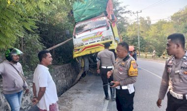 Satuan-Lalu-Lintas-Polres-Sumba-Timur-Terus-Lakukan-Imbauan-kepada-Pengemudi-Kendaraan-ODOL